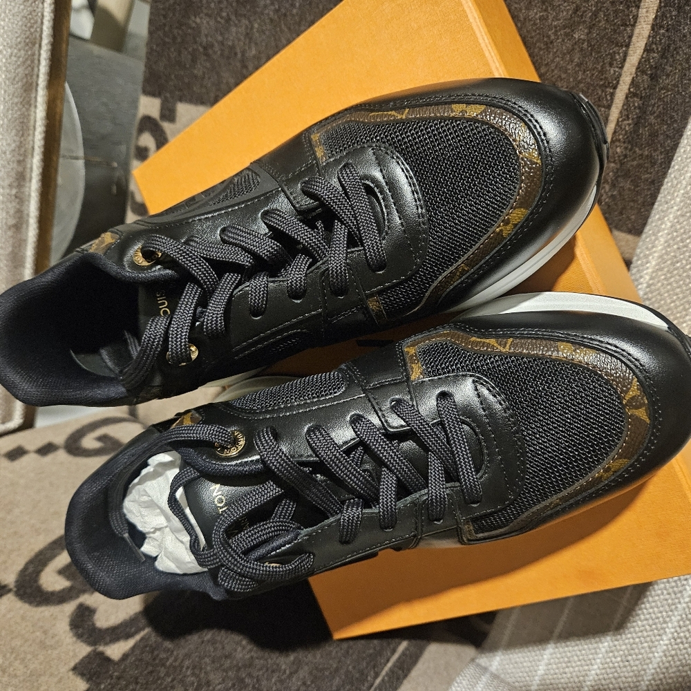 Louis Vuitton Neo Run Away Sneaker. Brand New w/Tags. Size 38 - Picture 11 of 16